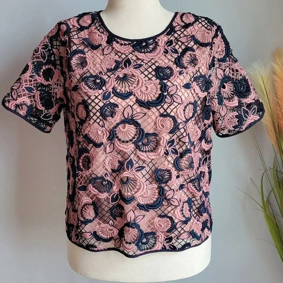 Ann Taylor Pink Navy Crochet Floral Lace Layered Short Sleeve Top SZ 8 Preppy - Picture 12 of 12